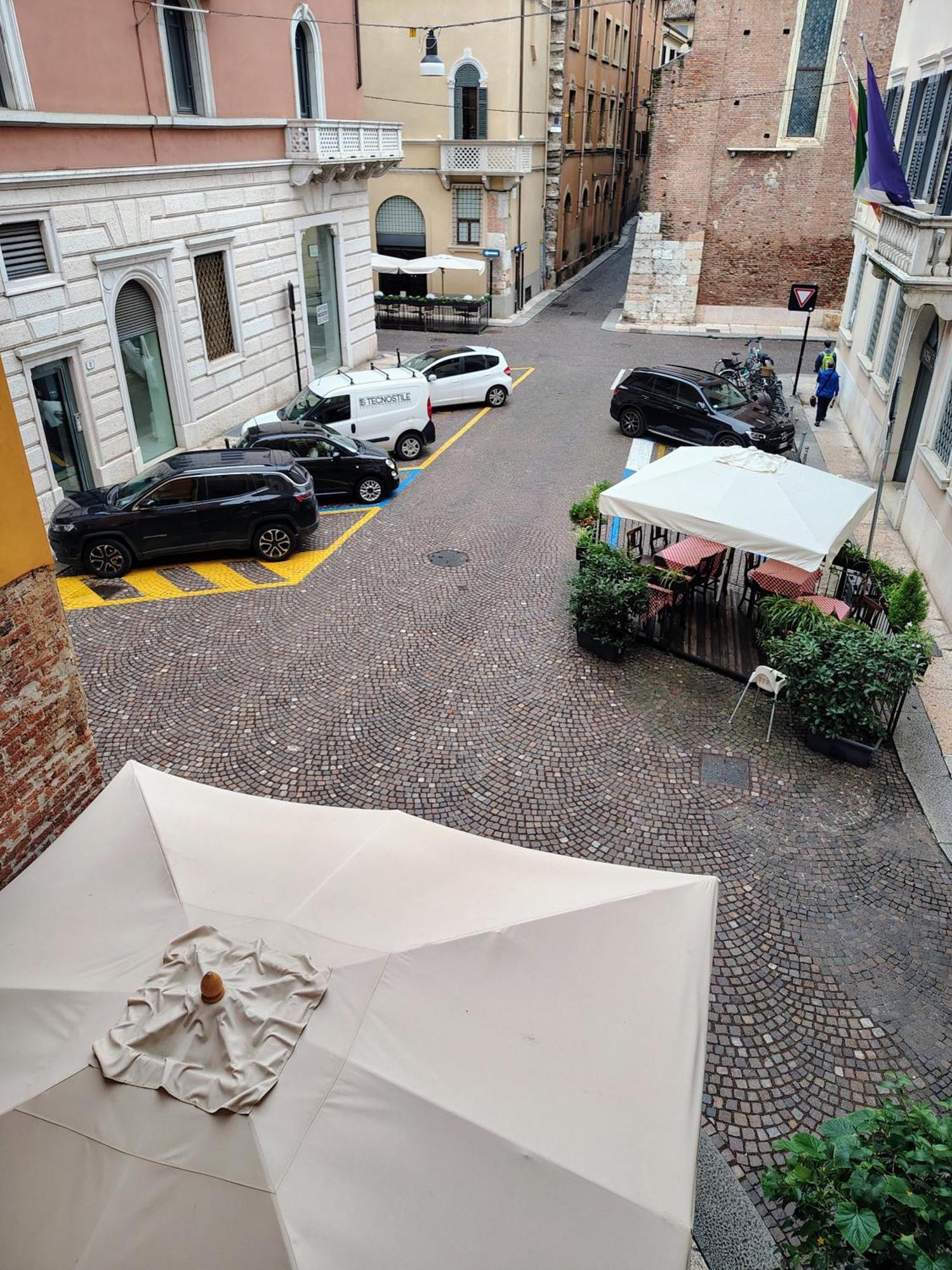 Pensión Italianflat - Rentroom Old Town - 200mt To Arena