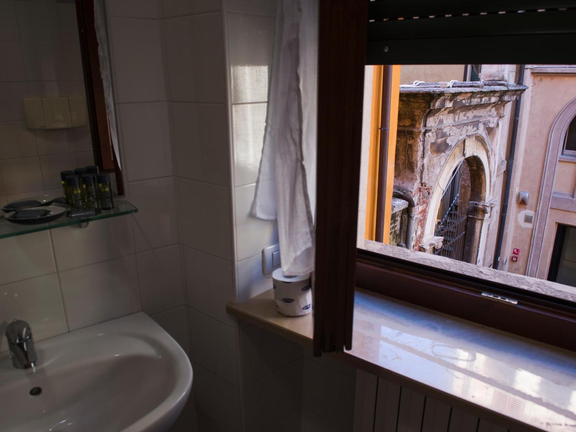 Italianflat - Rentroom Old Town - 200mt To Arena Pensión 3*